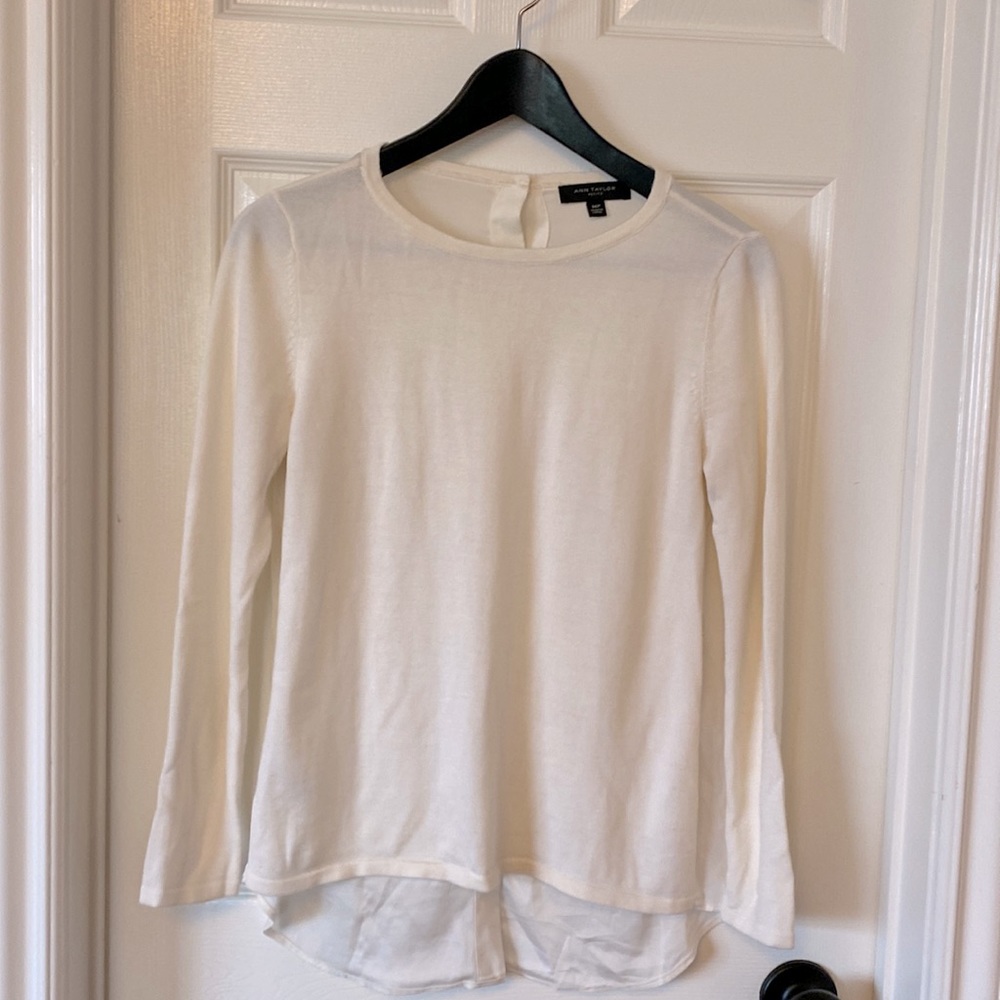 Cream coloured mix medium Anne Taylor sweater.